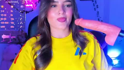 ellarosee_ online show from July 3, 6:58 pm