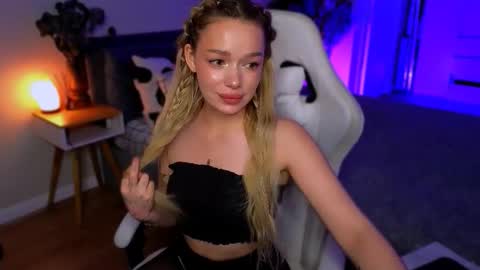 Ella online show from March 14, 7:31 am