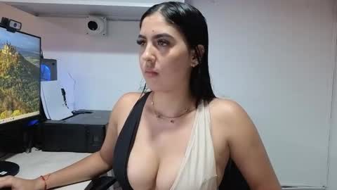 Snapshot of ellecollinss chatting on October 9, 11:42 pm S O F I A 3 Try my private online show from October 9, 11:42 pm