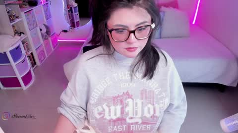 Meow in da house  . online show from January 6, 3:53 am