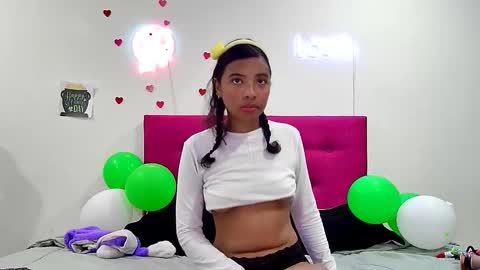 ellie_cute7 online show from March 30, 7:13 pm