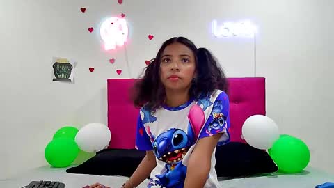 ellie_cute7 online show from April 4, 7:02 pm