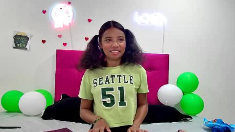 ellie_cute7 online show from April 2, 7:22 pm