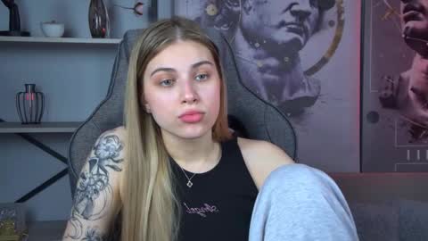 elliecutes online show from March 15, 9:11 am