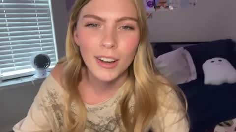 Ellie online show from April 3, 10:41 pm