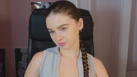 just Emily  online show from December 24, 12:33 pm