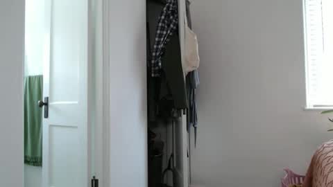 Ellie Rowyn online show from April 2, 9:45 pm