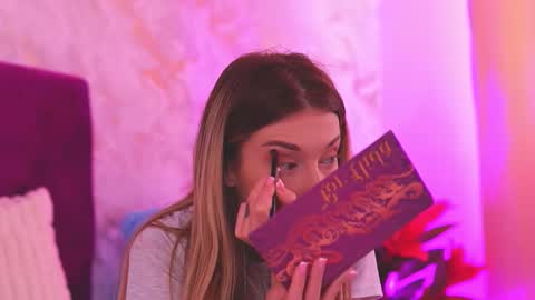 EllinaNuria online show from March 18, 5:45 am