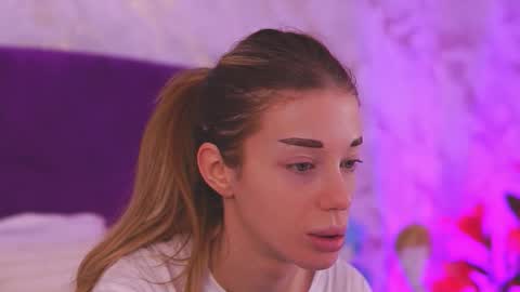 EllinaNuria online show from February 17, 4:23 am