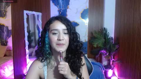 ellis_tay online show from March 24, 3:17 pm