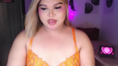 Ellise online show from May 18, 12:20 am
