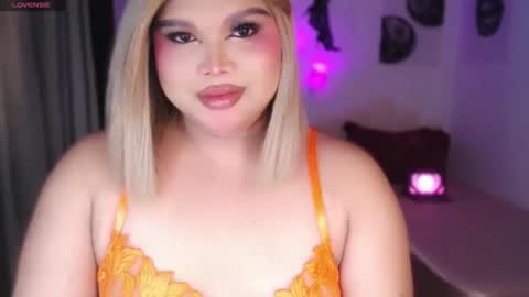 Ellise online show from May 14, 10:26 pm