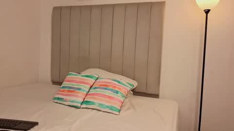 elly online show from February 14, 2:35 am