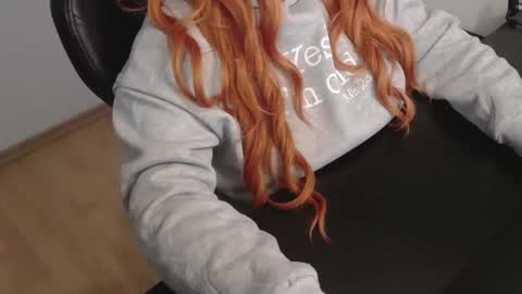 Elly online show from December 16, 9:31 pm