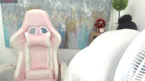 Elly online show from February 23, 2:18 pm