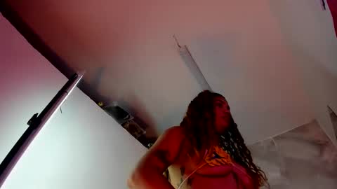 ellybloom online show from April 6, 1:45 pm