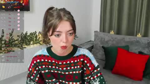 Snapshot of ellyford chatting on December 11, 1:39 pm Elly online show from December 11, 1:39 pm