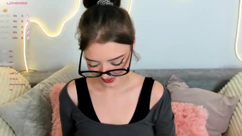 Snapshot of ellyford chatting on December 2, 1:23 pm Elly online show from December 2, 1:23 pm