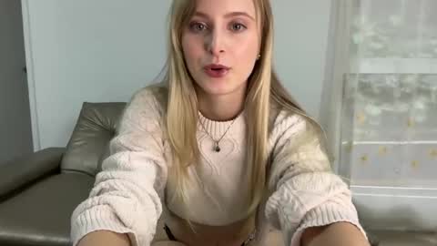 ellykeyofficial online show from June 9, 8:19 pm
