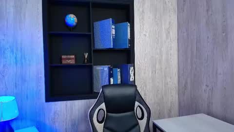 Elodie  online show from March 9, 1:58 pm