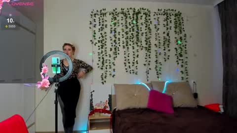 Elsa  online show from March 8, 1:59 am