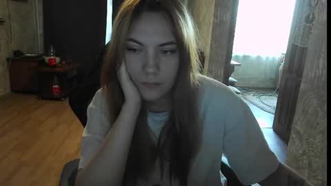 ember__fox online show from June 17, 7:21 am