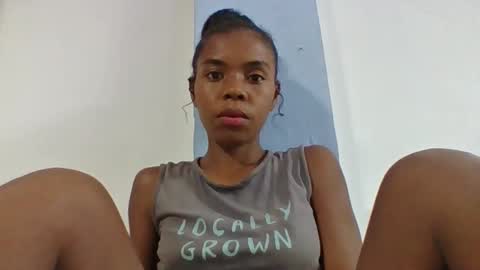 emelie473837 online show from April 3, 4:10 am