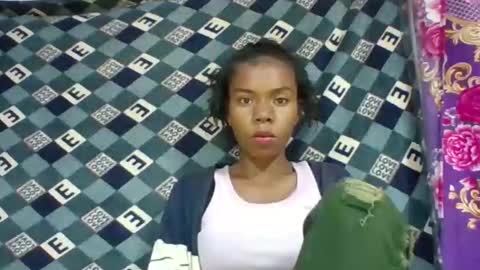 emelie473837 online show from April 4, 4:11 am