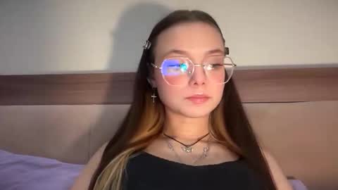 Emelly online show from November 19, 4:23 am