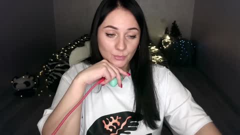 Snapshot of emelyblum chatting on January 26, 2:14 am Emely online show from January 26, 2:14 am