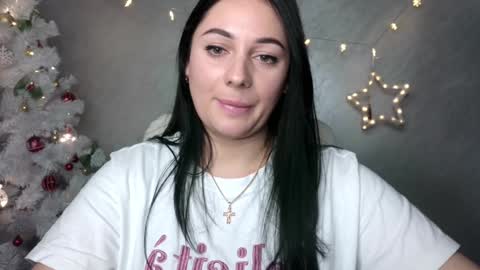 Snapshot of emelyblum chatting on January 14, 12:11 am Emely online show from January 14, 12:11 am