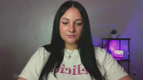 Snapshot of emelyblum chatting on September 8, 9:58 pm Emely online show from September 8, 9:58 pm