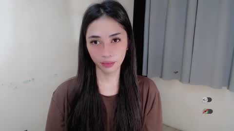 Snapshot of emelyn_fuckdoll chatting on February 13, 6:41 am Scarlett online show from February 13, 6:41 am