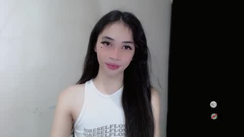Snapshot of emelyn_fuckdoll chatting on December 12, 7:08 am Scarlett online show from December 12, 7:08 am
