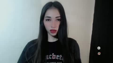 Snapshot of emelyn_fuckdoll chatting on January 28, 6:49 am Scarlett online show from January 28, 6:49 am