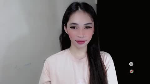 Snapshot of emelyn_fuckdoll chatting on December 14, 6:46 am Scarlett online show from December 14, 6:46 am