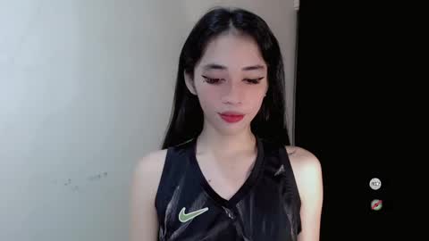 Snapshot of emelyn_fuckdoll chatting on December 17, 7:59 pm Scarlett online show from December 17, 7:59 pm
