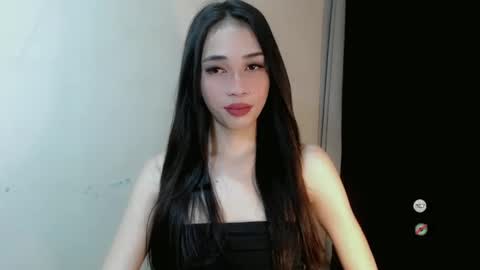 Snapshot of emelyn_fuckdoll chatting on January 25, 6:55 am Scarlett online show from January 25, 6:55 am