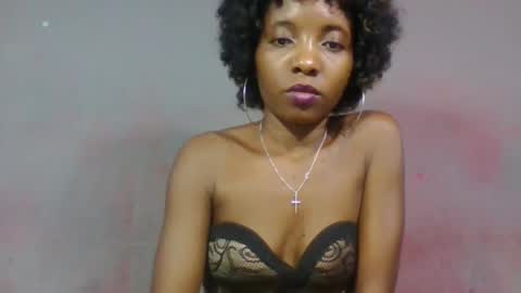 emerancienne online show from April 3, 8:18 pm