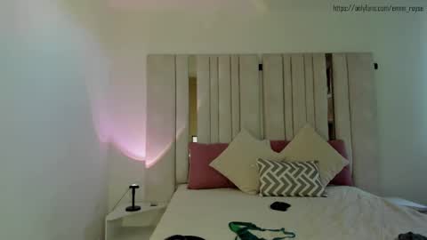 Snapshot of emi_royse chatting on January 18, 5:26 pm emi_royse online show from January 18, 5:26 pm