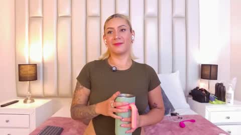 EMILY ROBERTS online show from December 3, 3:20 am