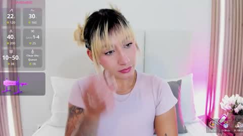 EMILY ROBERTS online show from March 25, 7:39 pm