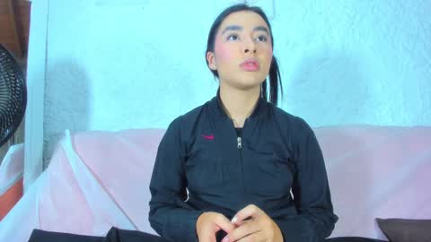 Snapshot of emiily_s chatting on March 1, 12:01 pm Emily online show from March 1, 12:01 pm