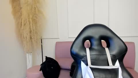 Snapshot of emiilycutex_ chatting on September 25, 12:15 pm online show from September 25, 12:15 pm