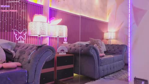 Emily online show from December 18, 12:51 pm