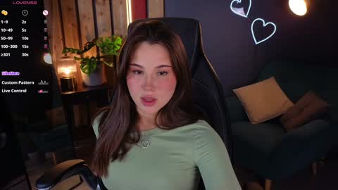 Snapshot of emilia_dream chatting on December 5, 3:28 pm emilia_dream online show from December 5, 3:28 pm
