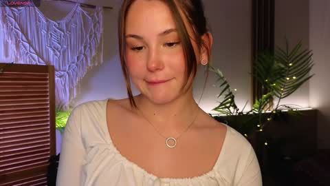 Snapshot of emilia_dream chatting on December 12, 4:53 pm emilia_dream online show from December 12, 4:53 pm