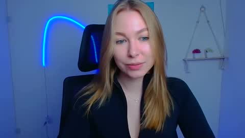 Emilia online show from April 17, 5:42 am