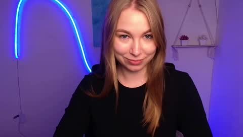 Emilia online show from October 18, 5:54 am