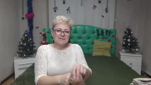 EmiliaGree online show from December 19, 6:44 pm